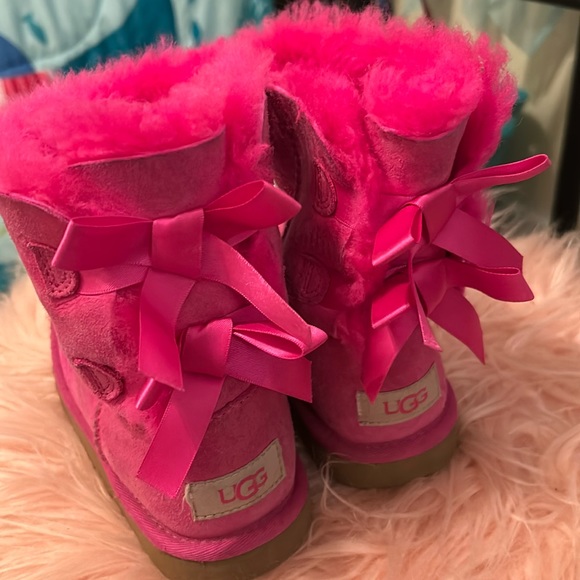 Hot Pink Girls Uggs Size 1 - Picture 1 of 4